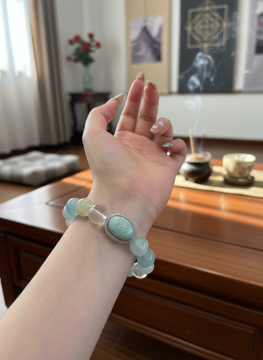 Aquamarine Bracelet - Natural Hand